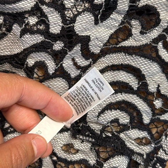 Express Black and White Patterned Women's Top size L - Picture 11 of 13